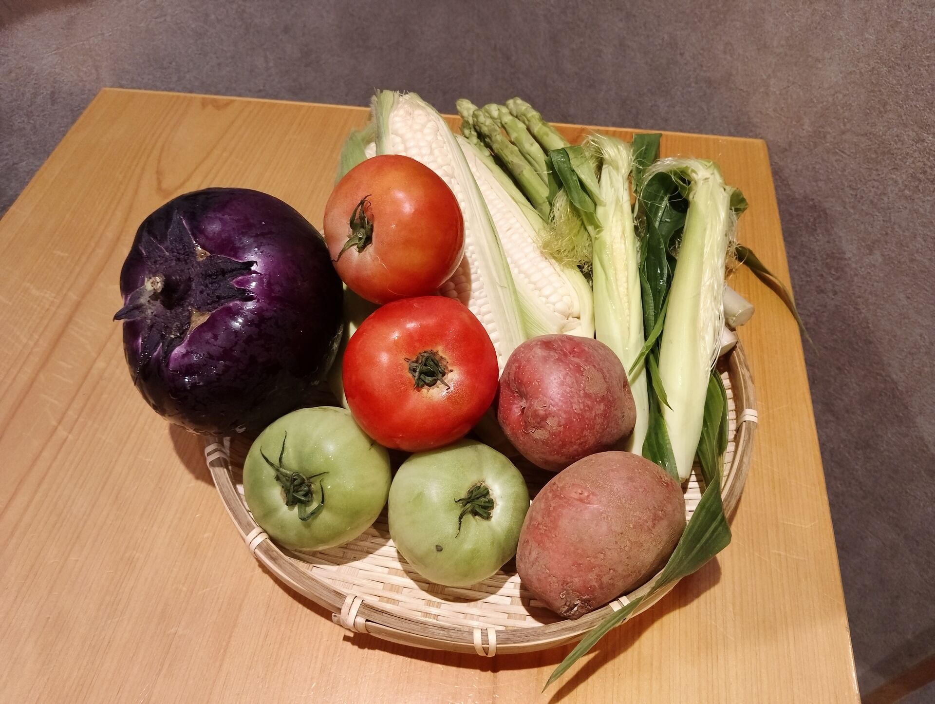 福島より沢山野菜が届きました。